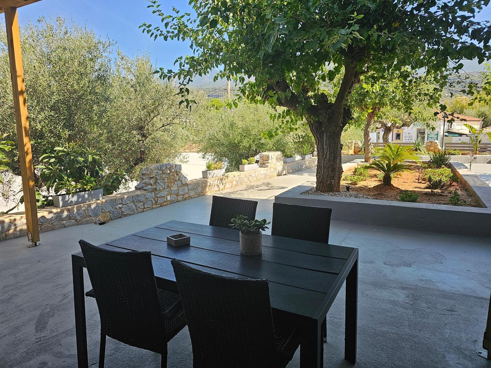 Rea'S Luxury Apartments Stoupa Exterior photo